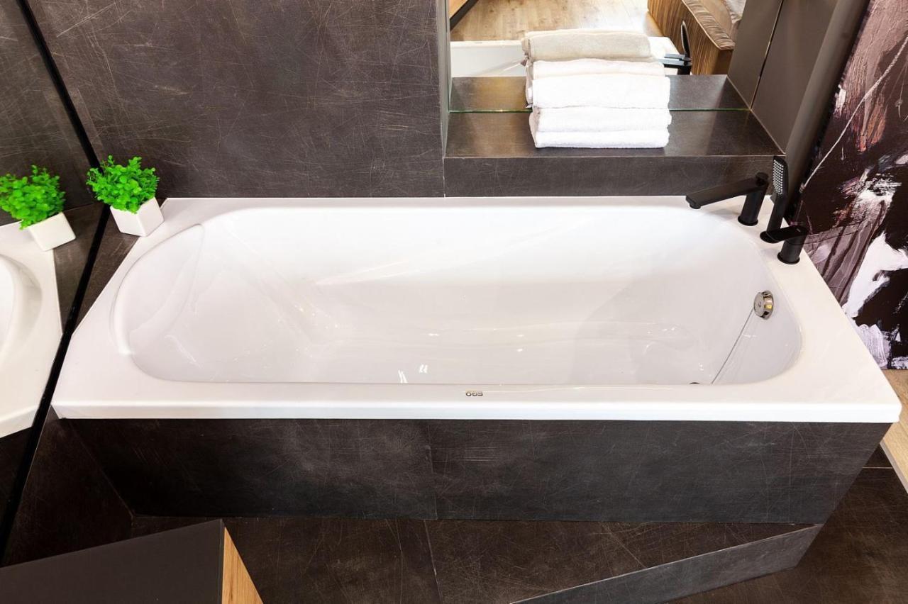 Royal Romantic Apartment With Bathtub Львов Экстерьер фото